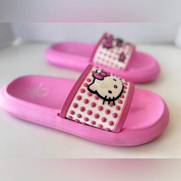 HELLO KITTY PINK RUBBER SLIDES SIZE 6 - Picture 3 of 8